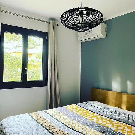 Cecile Cabanon Bleu A Pied