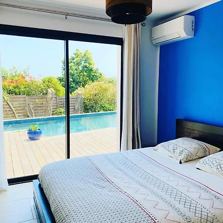 Cecile Cabanon Bleu A Pied Zonza